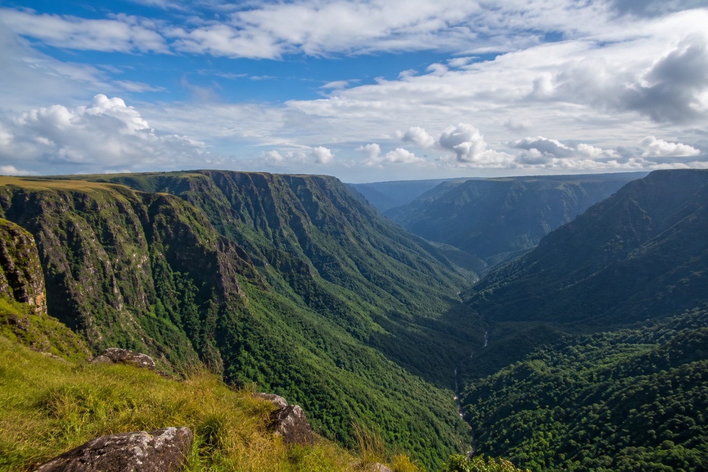 Laitlum Canyons: Standing at the "End of the Hills" (Shillong, Meghalaya)